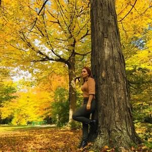 Meet your Posher, Mona